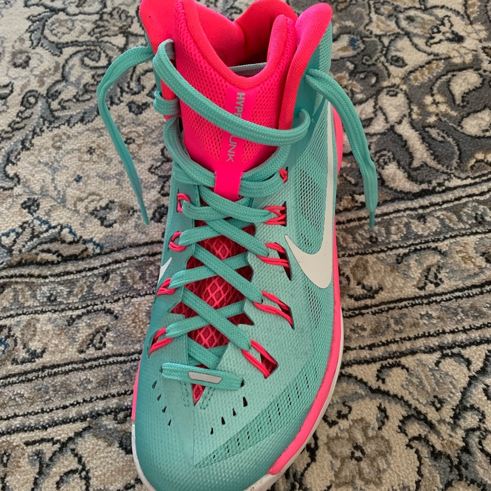 Nike women basketball shoes - Picture 3 of 5